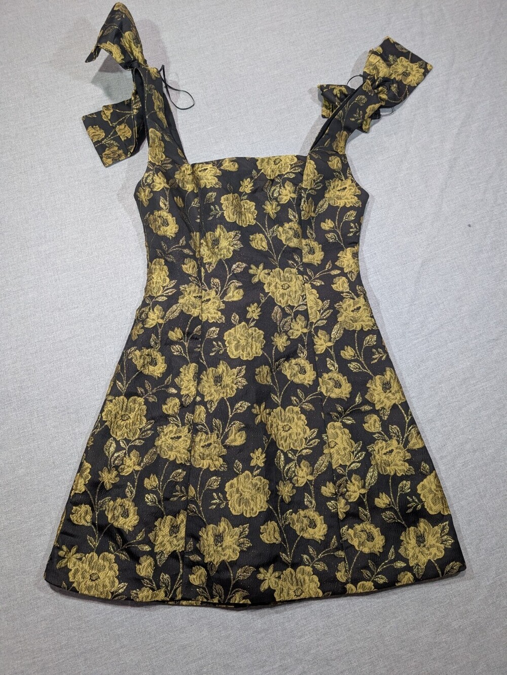 Bright Floral Tie Shoulder Mini Dress NWOT Black and Gold Size S